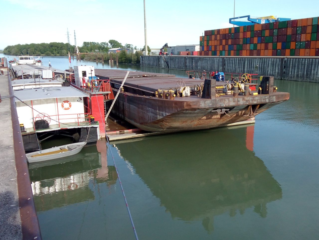 docking barge2