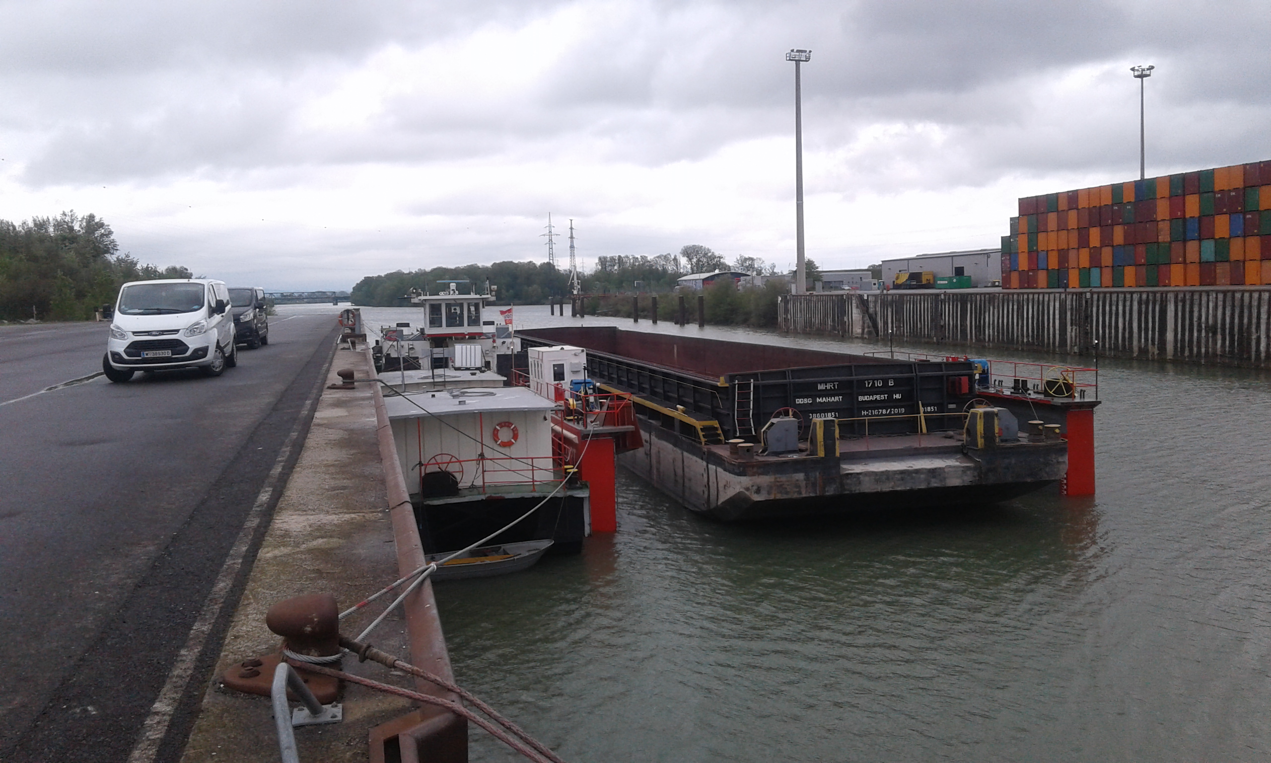 docking barge3